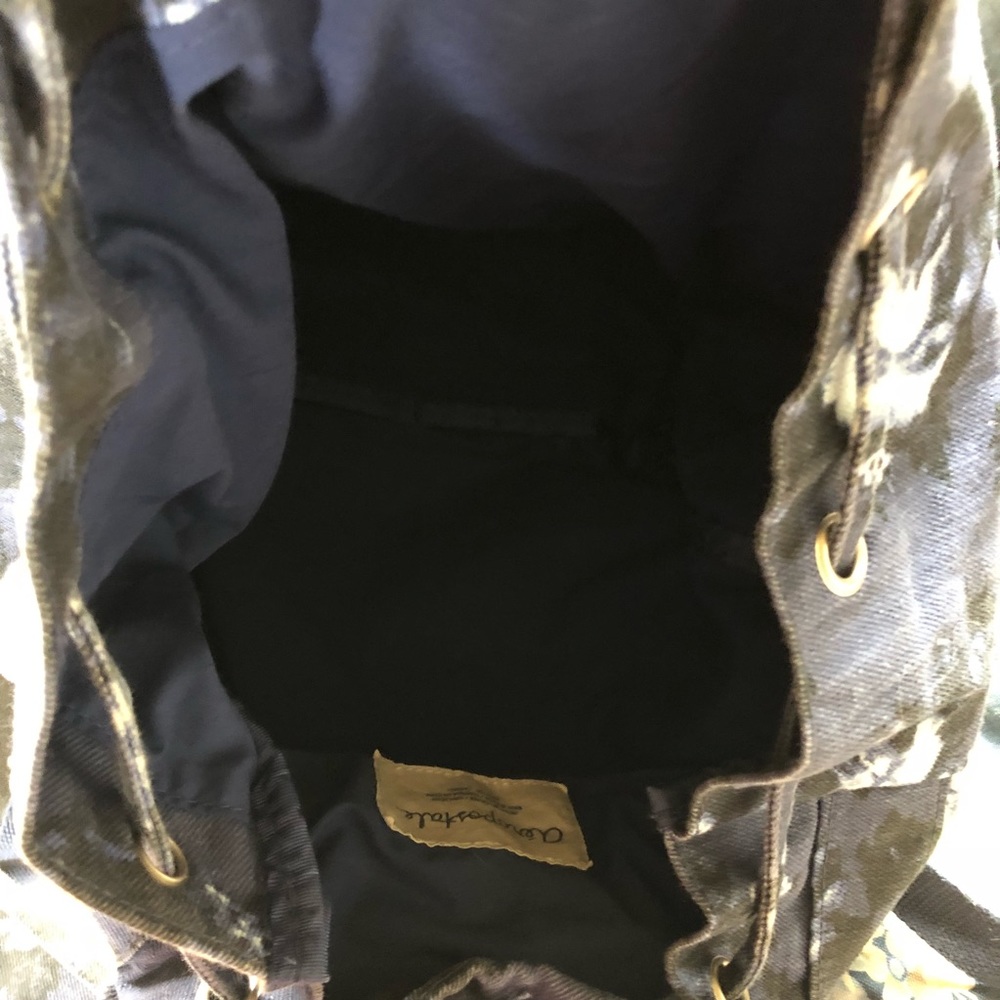 Navy floral backpack - Picture 3 of 3